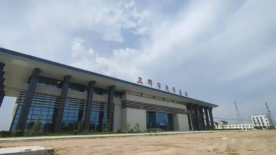 如何优化交通及设施以实现高效联动?